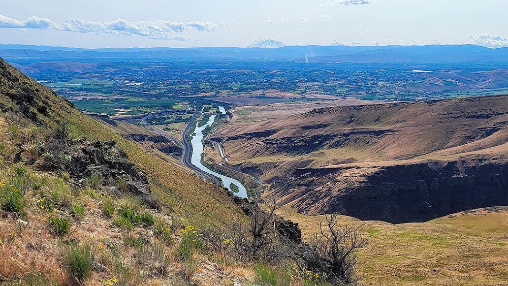 yakima-river-canyon-selah-mt.adams